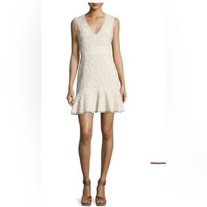 NWT ONELLA SLEEVELESS V NECK